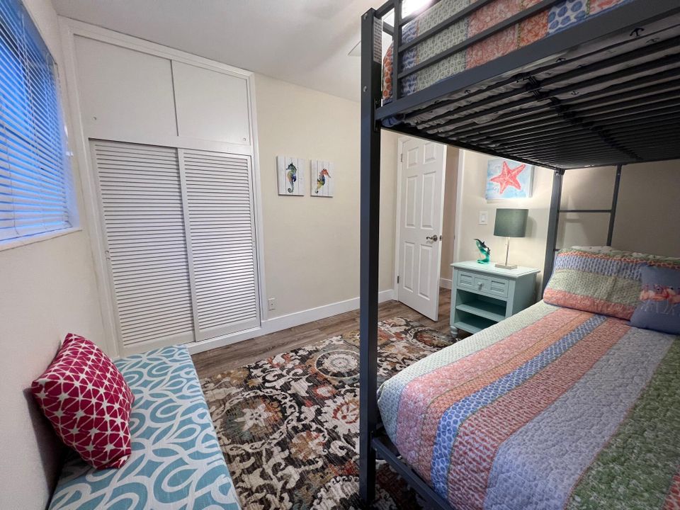 合同活跃: $4,500 (4 贝兹, 2 浴室, 1680 平方英尺)