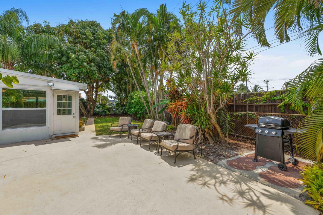 合同活跃: $4,500 (4 贝兹, 2 浴室, 1680 平方英尺)