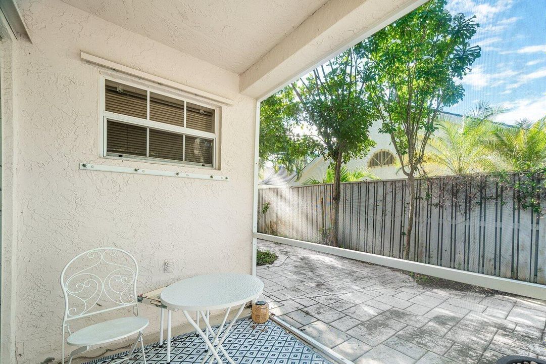 Active With Contract: $449,500 (2 beds, 2 baths, 1174 Square Feet)