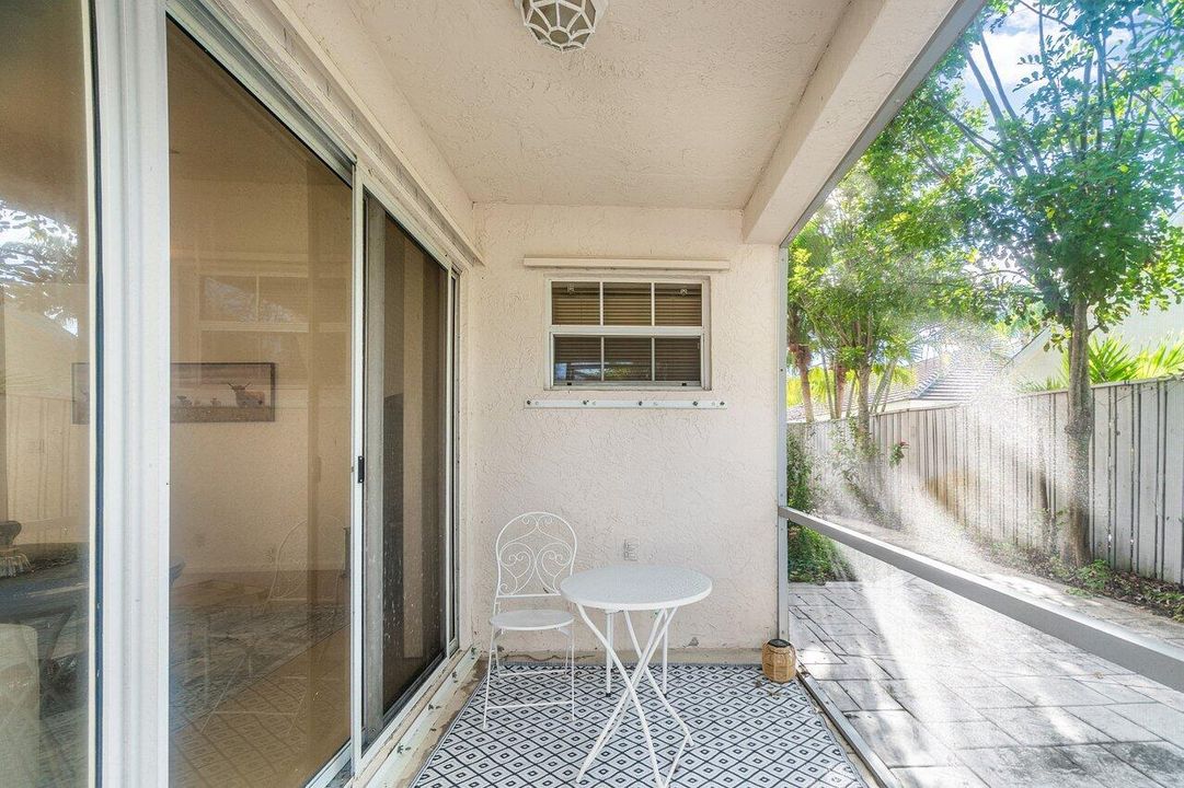 Active With Contract: $449,500 (2 beds, 2 baths, 1174 Square Feet)