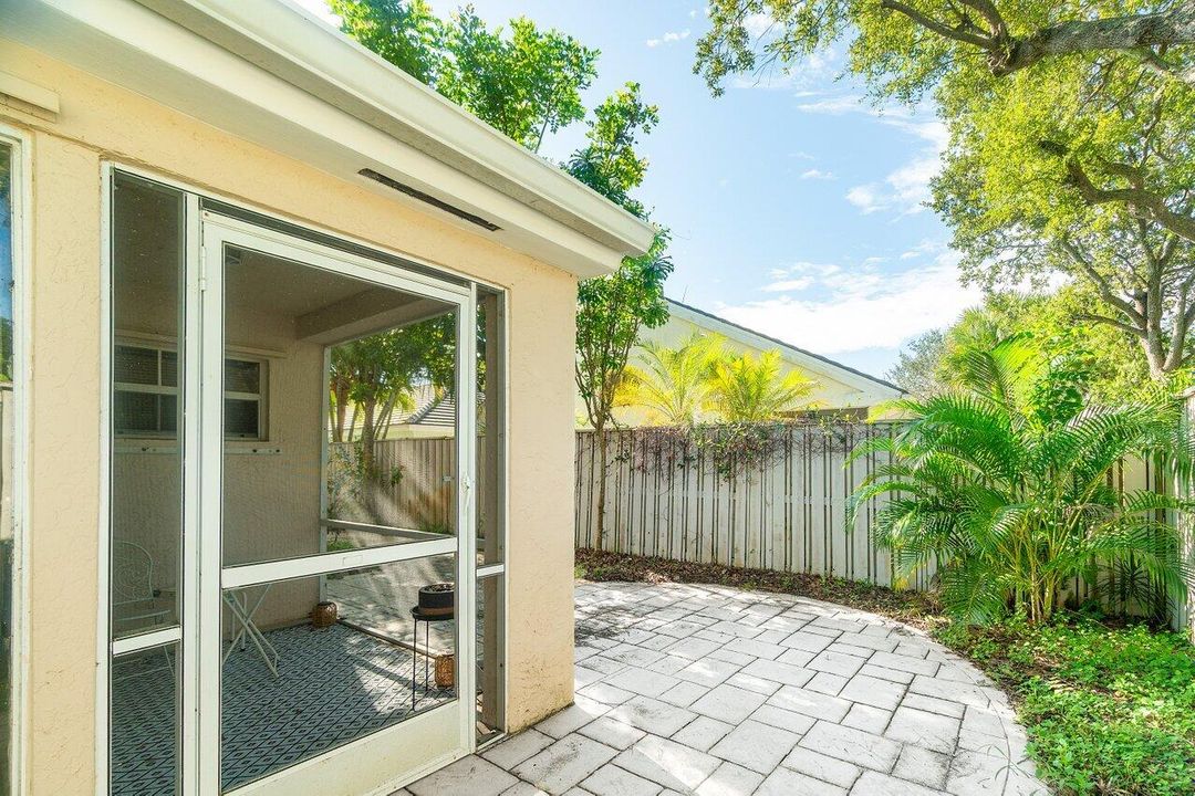 Active With Contract: $449,500 (2 beds, 2 baths, 1174 Square Feet)