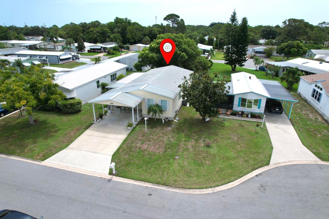 Recently Sold: $199,900 (2 beds, 2 baths, 1269 Square Feet)