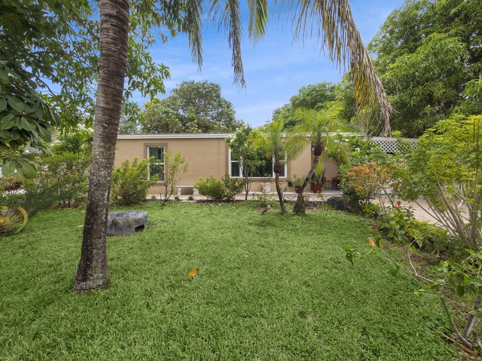 Под контрактом: $445,000 (3 спален, 2 ванн, 1178 Квадратных фут)