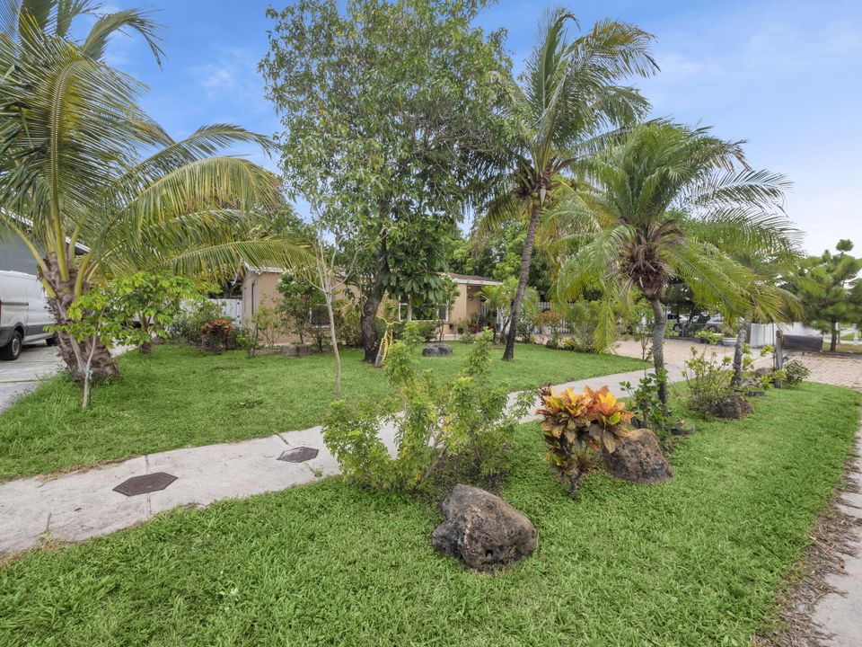 Под контрактом: $445,000 (3 спален, 2 ванн, 1178 Квадратных фут)