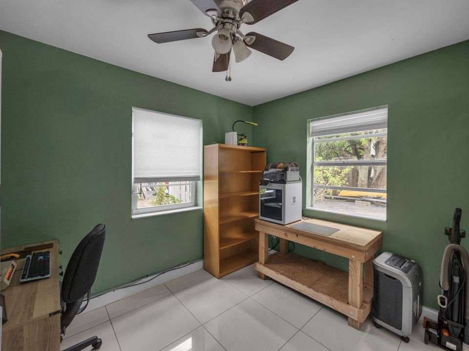 Под контрактом: $445,000 (3 спален, 2 ванн, 1178 Квадратных фут)