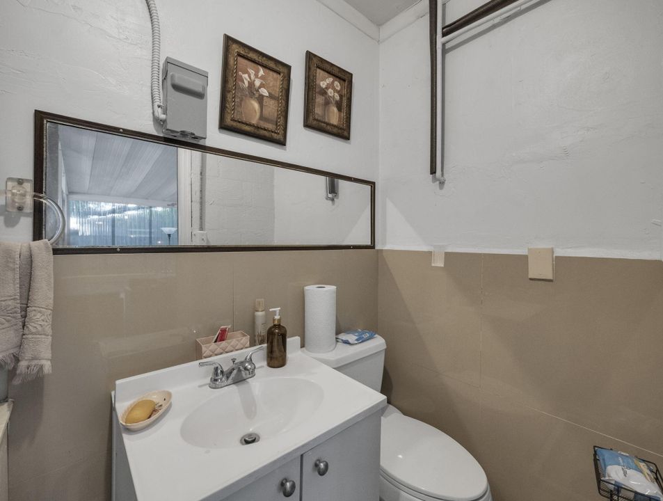 Под контрактом: $445,000 (3 спален, 2 ванн, 1178 Квадратных фут)