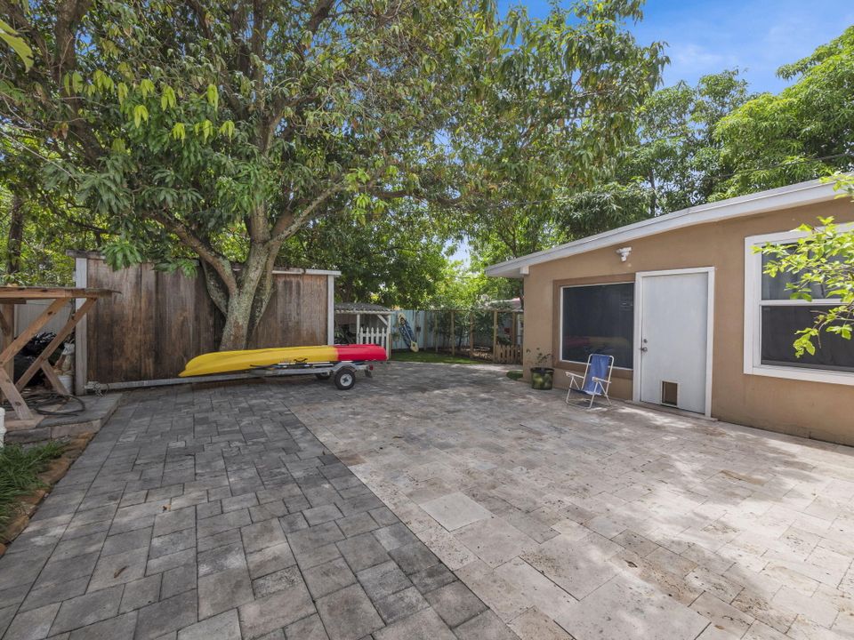 Под контрактом: $445,000 (3 спален, 2 ванн, 1178 Квадратных фут)