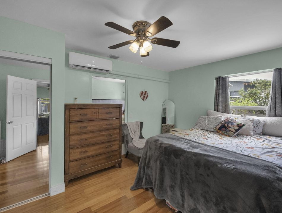 Под контрактом: $445,000 (3 спален, 2 ванн, 1178 Квадратных фут)