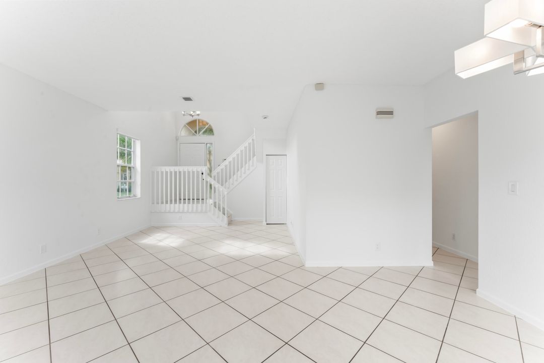 Под контрактом: $3,395 (3 спален, 2 ванн, 1873 Квадратных фут)