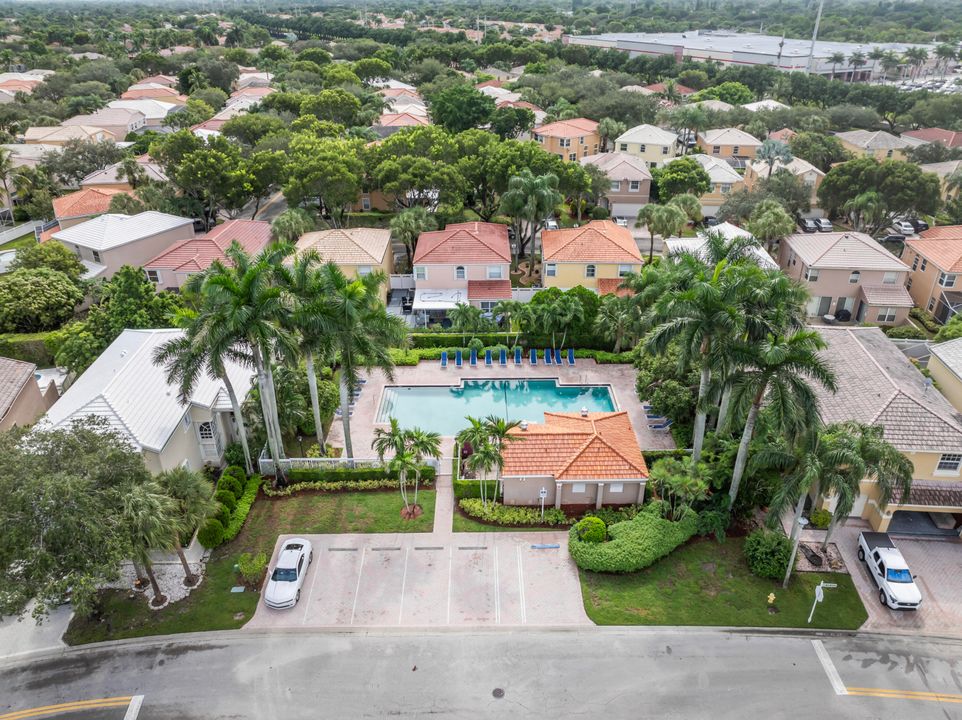 Под контрактом: $3,395 (3 спален, 2 ванн, 1873 Квадратных фут)