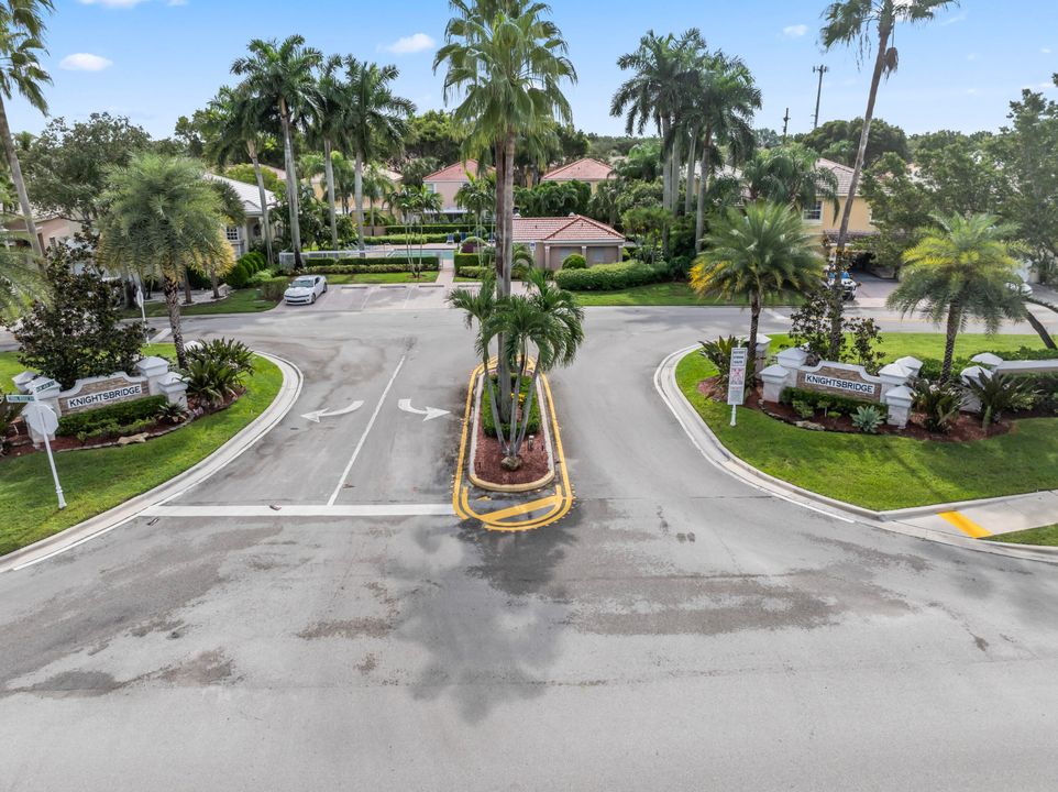 Под контрактом: $3,395 (3 спален, 2 ванн, 1873 Квадратных фут)