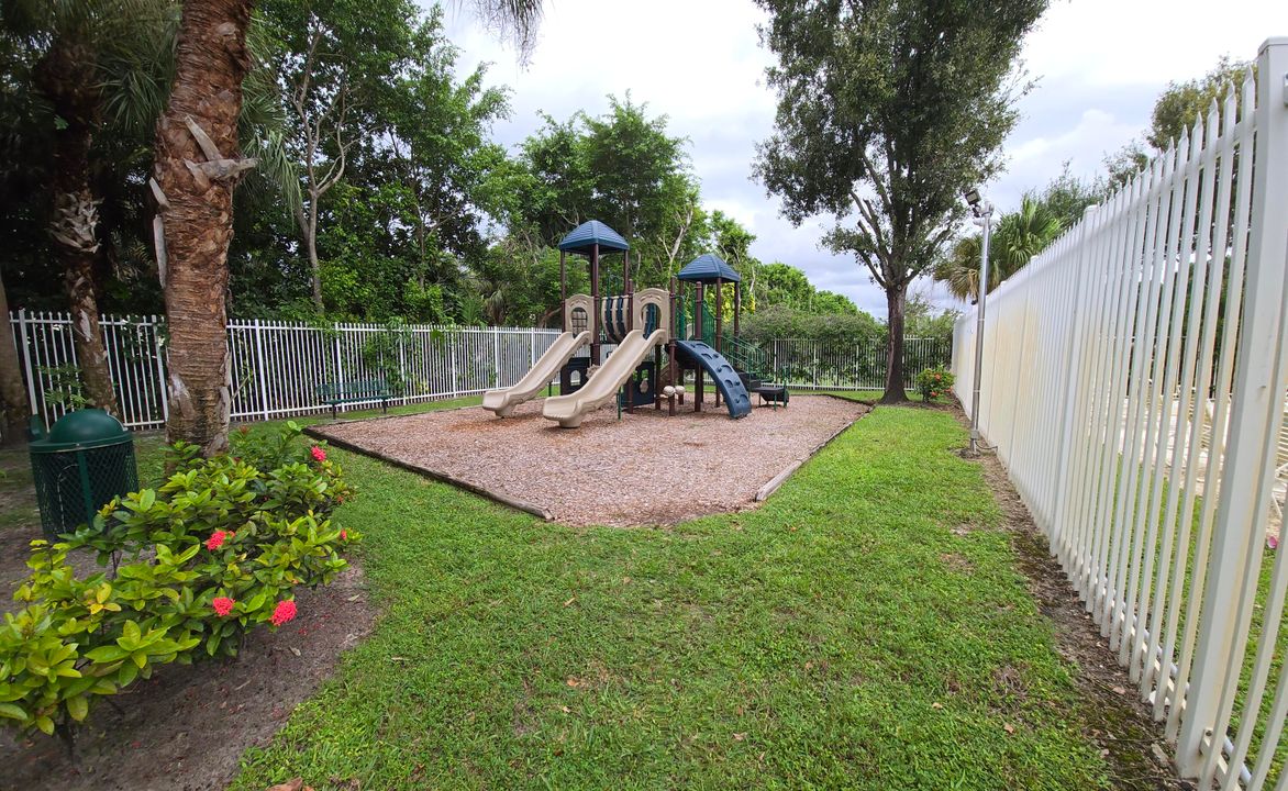 En Venta: $299,950 (3 camas, 2 baños, 1402 Pies cuadrados)