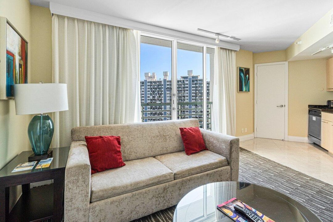 For Sale: $119,999 (1 beds, 1 baths, 470 Square Feet)