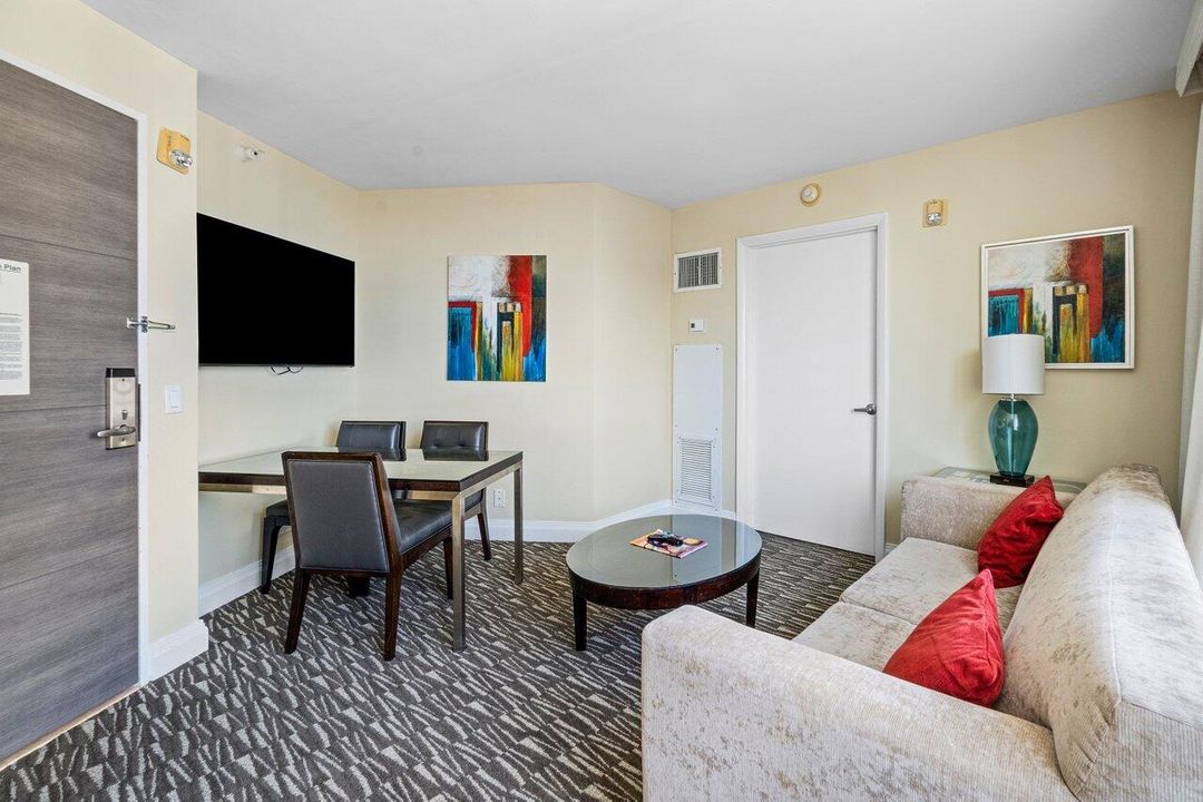 For Sale: $119,999 (1 beds, 1 baths, 470 Square Feet)