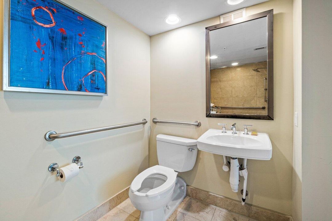 For Sale: $119,999 (1 beds, 1 baths, 470 Square Feet)