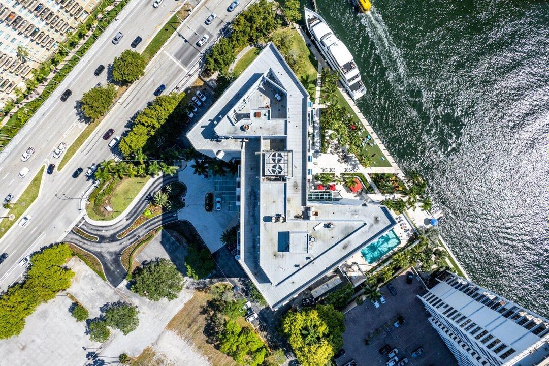 For Sale: $119,999 (1 beds, 1 baths, 470 Square Feet)