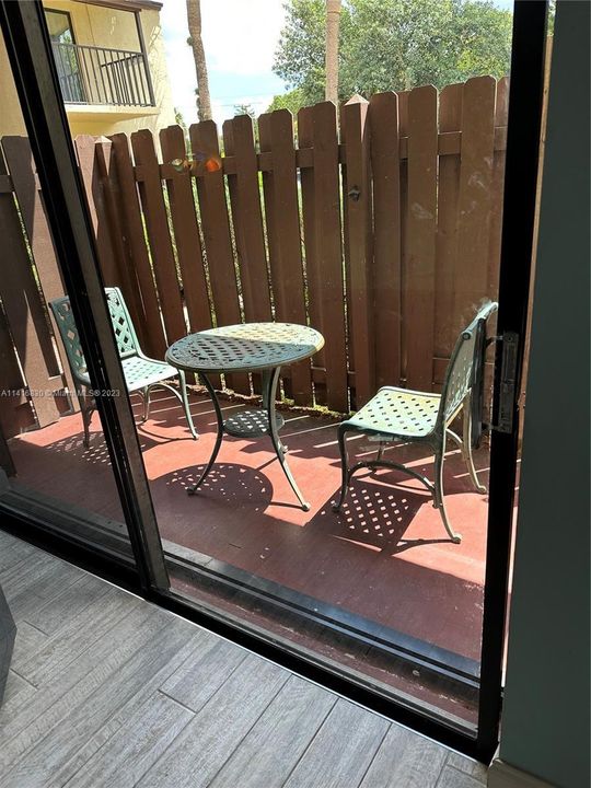 For Rent: $1,600 (1 beds, 1 baths, 840 Square Feet)