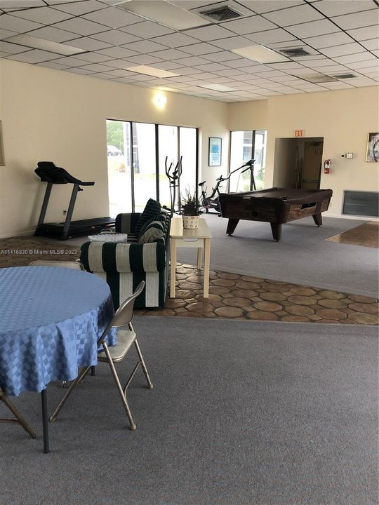 For Rent: $1,600 (1 beds, 1 baths, 840 Square Feet)