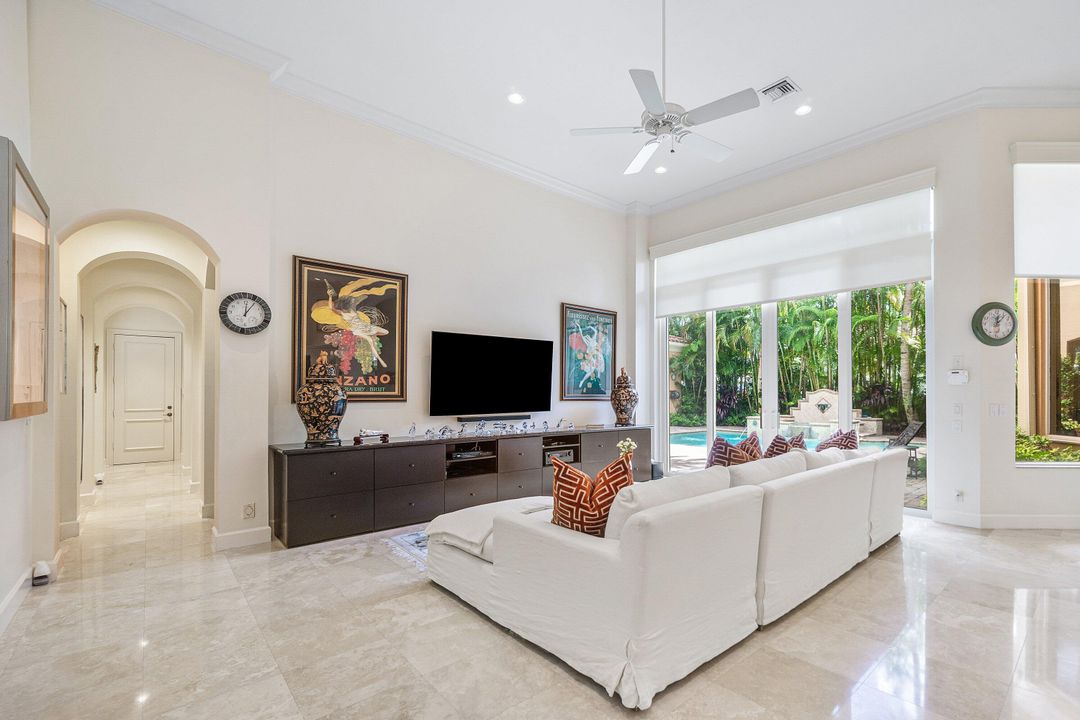 For Sale: $4,375,000 (5 beds, 5 baths, 4938 Square Feet)