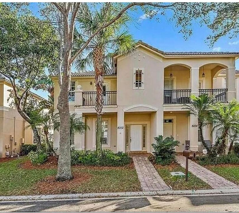 Recently Rented: $3,300 (3 beds, 2 baths, 1728 Square Feet)