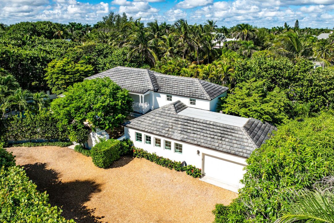 Под контрактом: $4,693,000 (4 спален, 3 ванн, 2446 Квадратных фут)