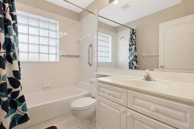 出租: $10,500 (3 贝兹, 3 浴室, 2285 平方英尺)