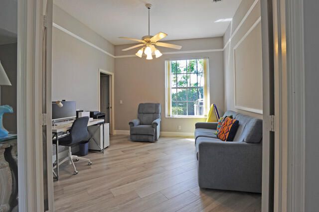 出租: $10,500 (3 贝兹, 3 浴室, 2285 平方英尺)