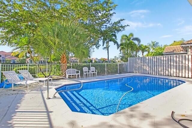 出租: $10,500 (3 贝兹, 3 浴室, 2285 平方英尺)