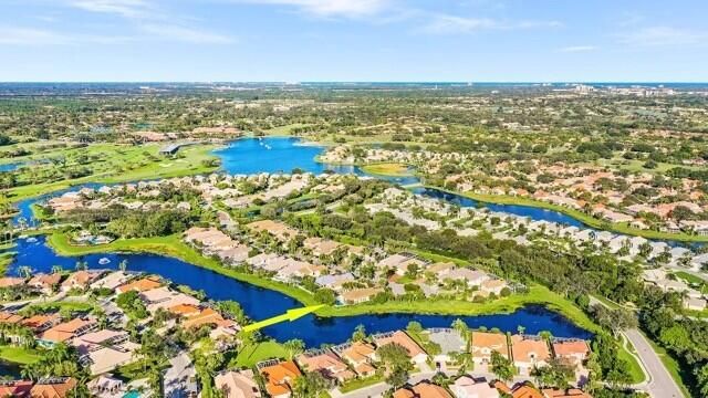 出租: $10,500 (3 贝兹, 3 浴室, 2285 平方英尺)