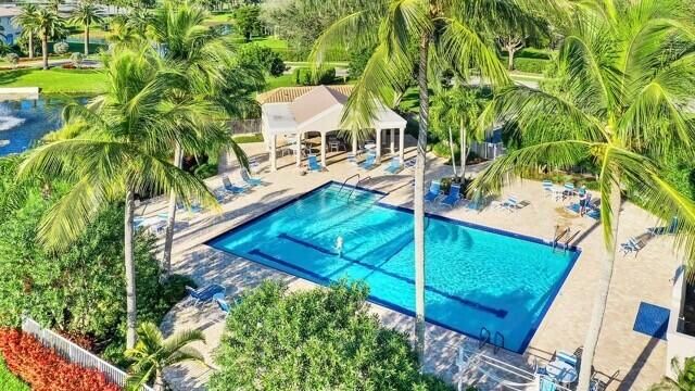 出租: $10,500 (3 贝兹, 3 浴室, 2285 平方英尺)