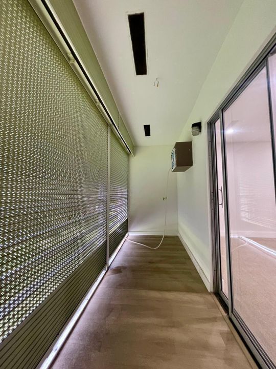 合同活跃: $1,400 (1 贝兹, 1 浴室, 715 平方英尺)