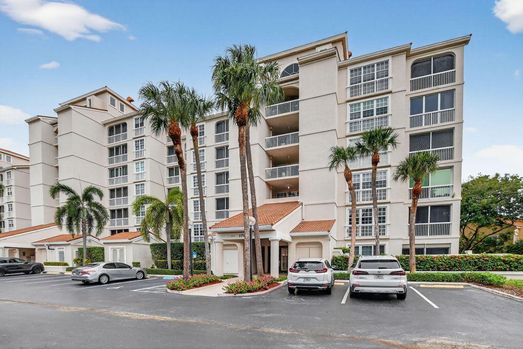 Под контрактом: $775,000 (3 спален, 2 ванн, 2530 Квадратных фут)