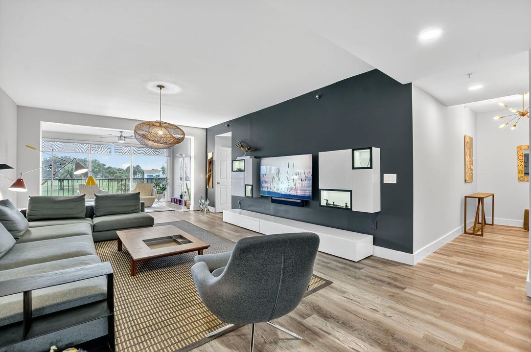 Под контрактом: $775,000 (3 спален, 2 ванн, 2530 Квадратных фут)