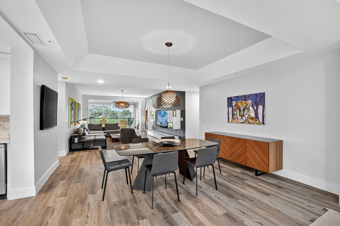 Под контрактом: $775,000 (3 спален, 2 ванн, 2530 Квадратных фут)