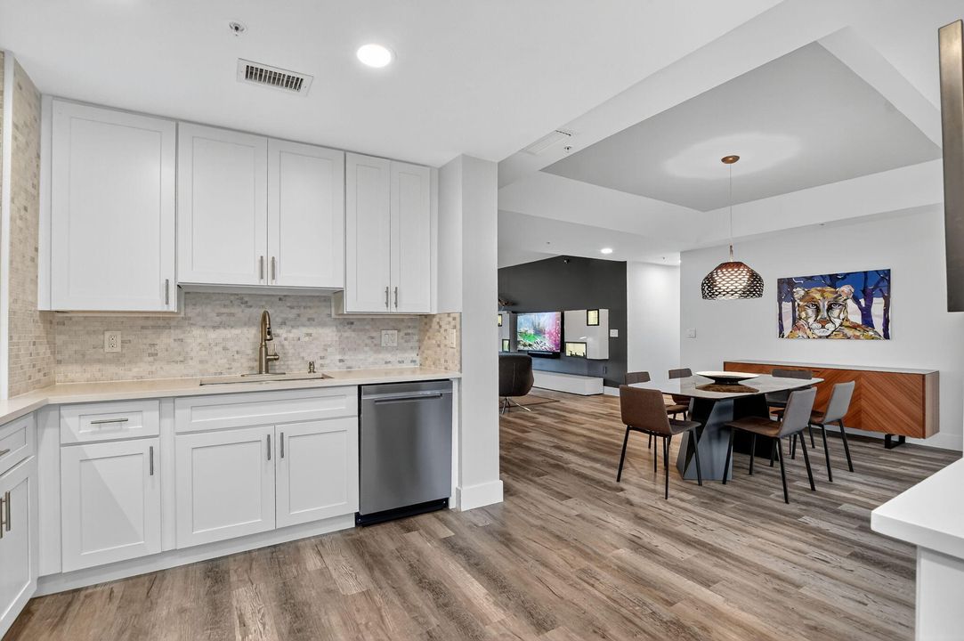 Под контрактом: $775,000 (3 спален, 2 ванн, 2530 Квадратных фут)