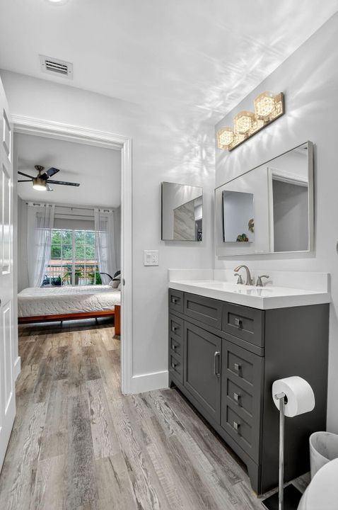 Под контрактом: $775,000 (3 спален, 2 ванн, 2530 Квадратных фут)