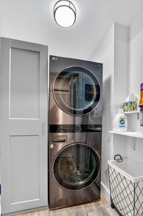 Под контрактом: $775,000 (3 спален, 2 ванн, 2530 Квадратных фут)