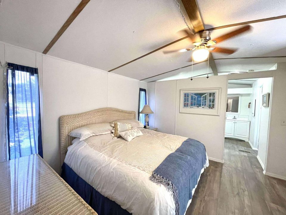 待售: $197,800 (2 贝兹, 2 浴室, 926 平方英尺)