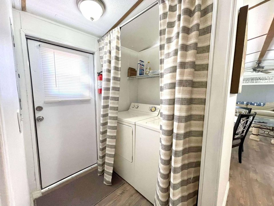 待售: $197,800 (2 贝兹, 2 浴室, 926 平方英尺)