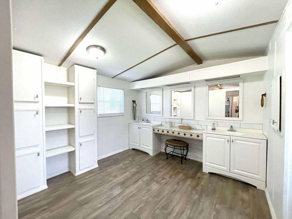 待售: $197,800 (2 贝兹, 2 浴室, 926 平方英尺)