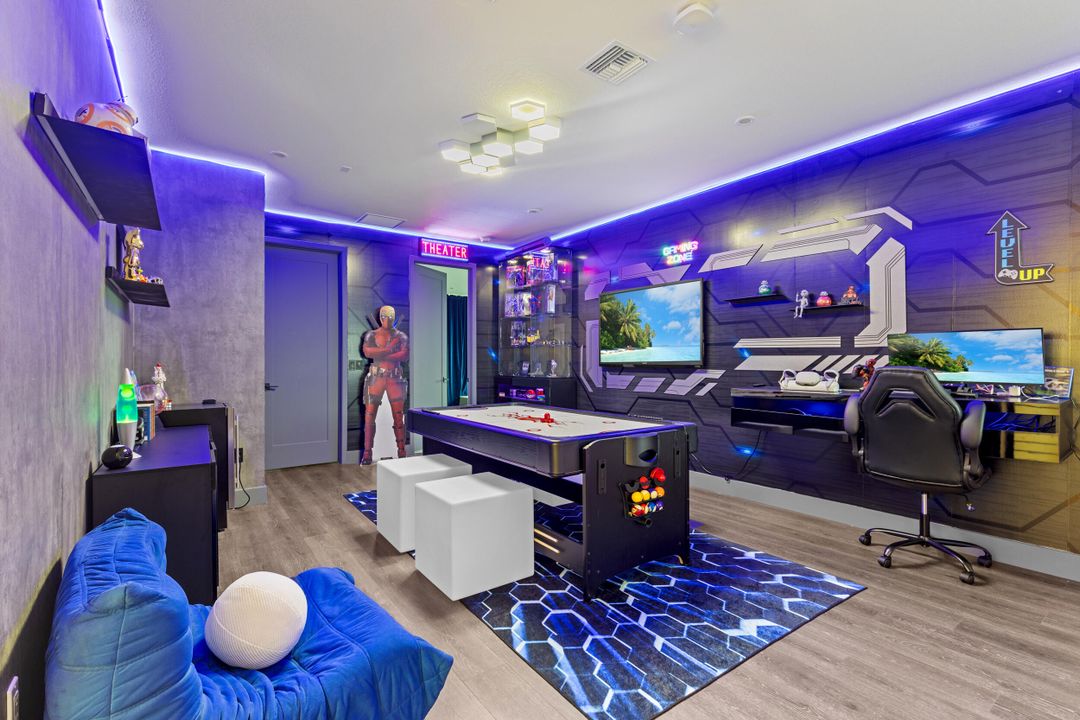 For Rent: $10,000 (5 beds, 6 baths, 4182 Square Feet)