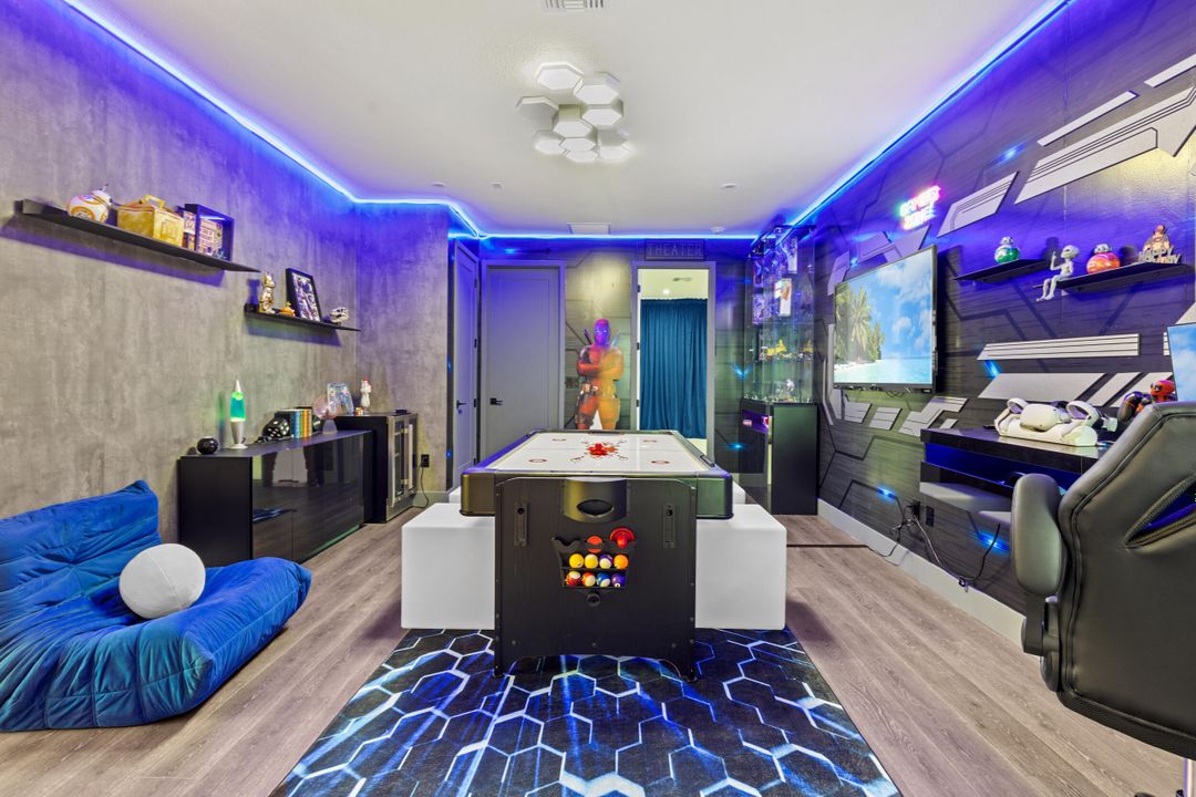 For Rent: $10,000 (5 beds, 6 baths, 4182 Square Feet)