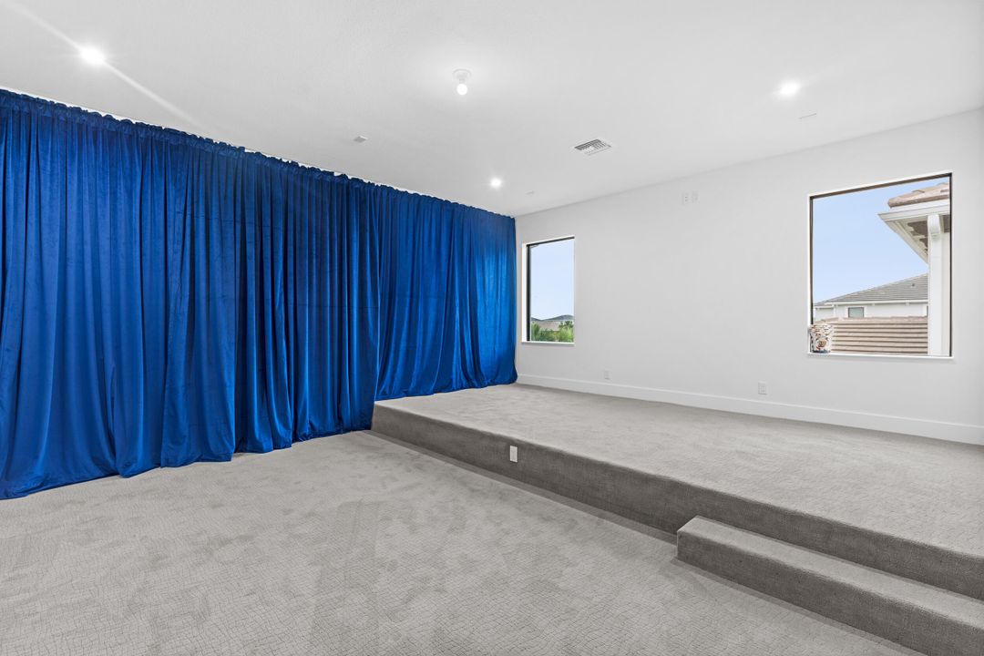 For Rent: $10,000 (5 beds, 6 baths, 4182 Square Feet)