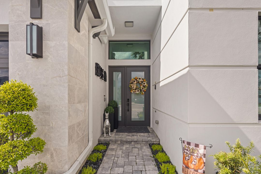 For Rent: $10,000 (5 beds, 6 baths, 4182 Square Feet)