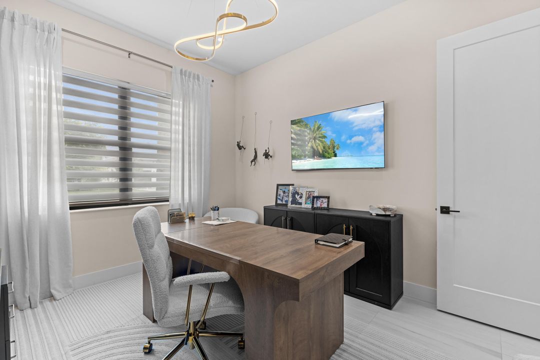 For Rent: $10,000 (5 beds, 6 baths, 4182 Square Feet)