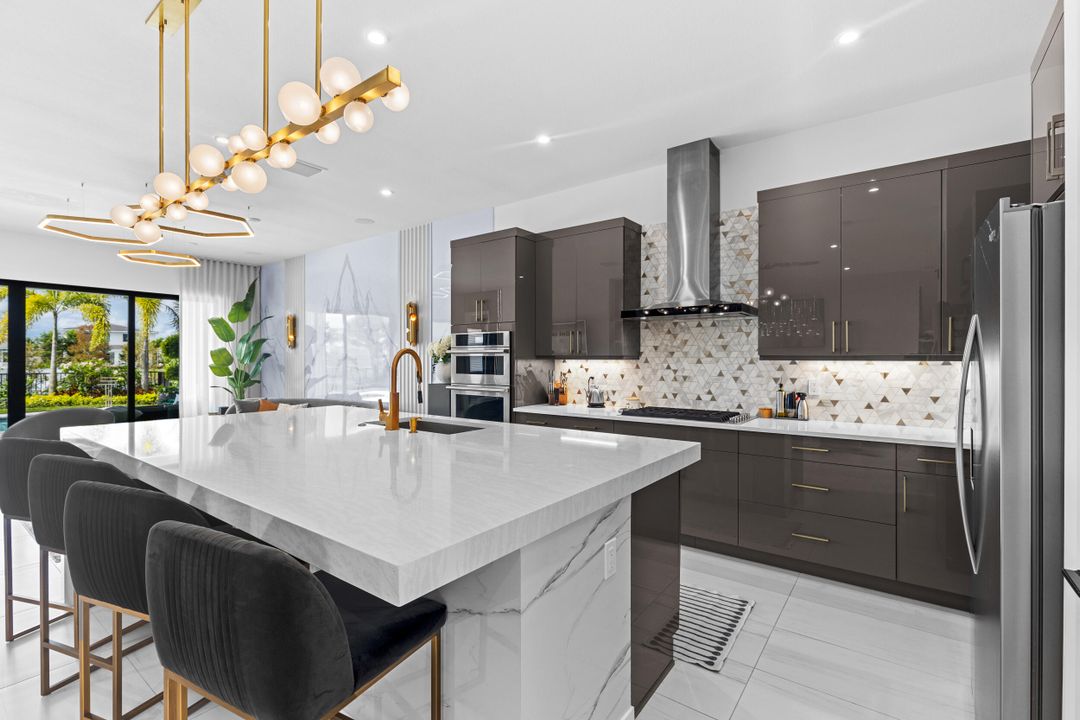 For Rent: $10,000 (5 beds, 6 baths, 4182 Square Feet)