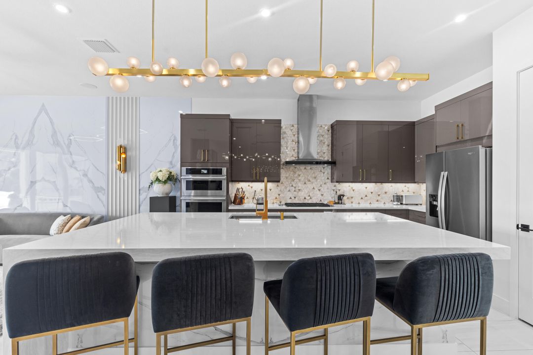 For Rent: $10,000 (5 beds, 6 baths, 4182 Square Feet)