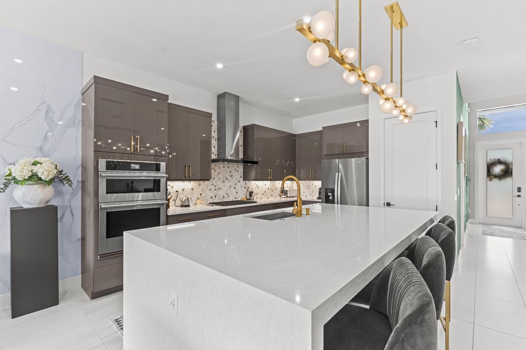 For Rent: $10,000 (5 beds, 6 baths, 4182 Square Feet)