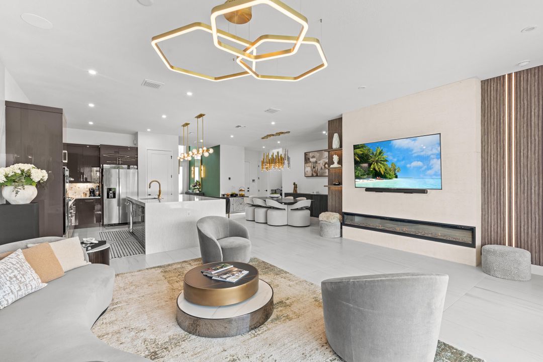 For Rent: $10,000 (5 beds, 6 baths, 4182 Square Feet)