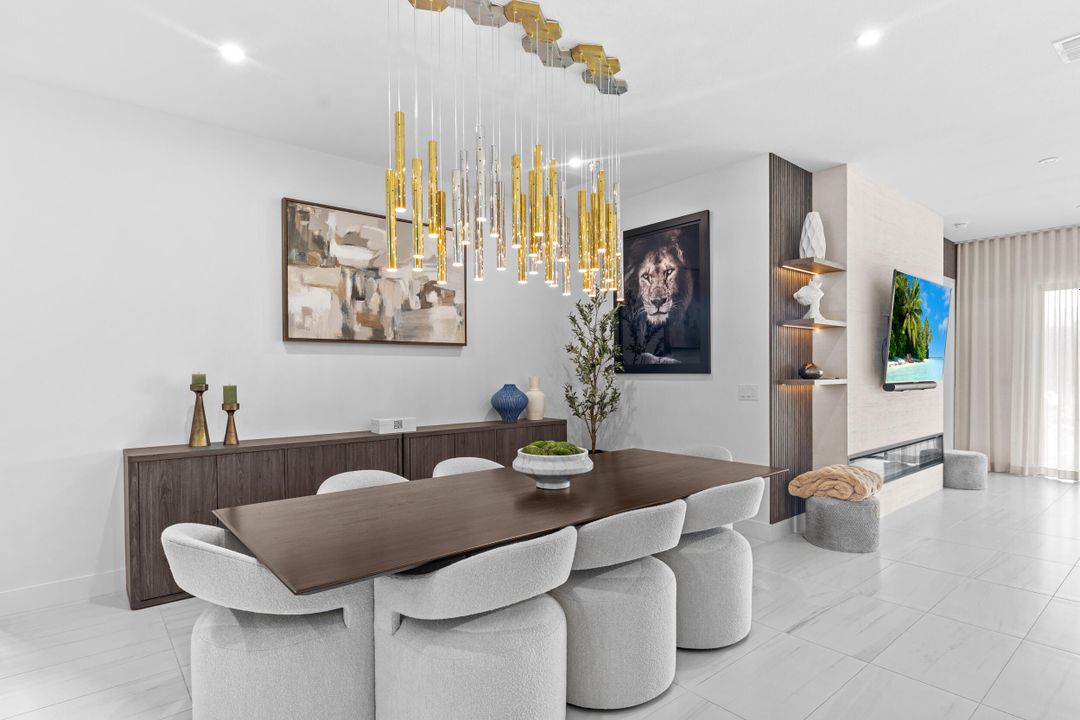 For Rent: $10,000 (5 beds, 6 baths, 4182 Square Feet)